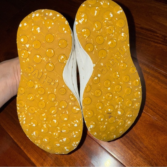 Native Kids Water Shoes - White and Tan - Picture 9 of 14